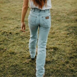 Wrangler Women Cowboy Cut Slim Fit Bleach Jeans Size 9 x 32
